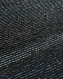 Anthrazit im Streifenlauf - Handtuft 160 x 230 cm