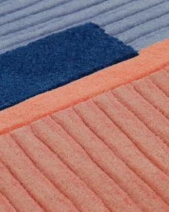 Diagonale in Blau und Koralle - Handtuft 160 x 230 cm