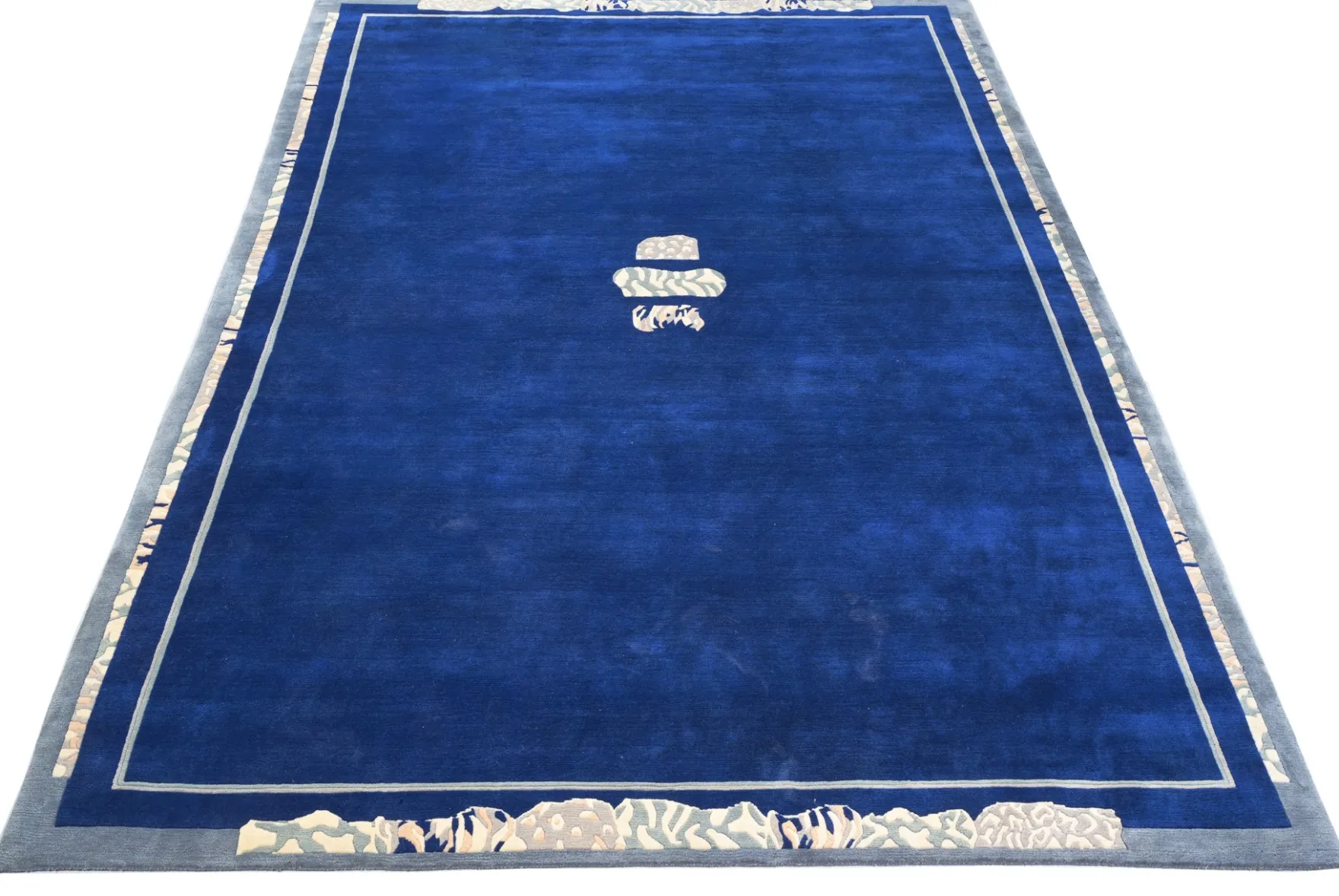 Handgeknüpfter Tibeter Teppich in blau mit Retro-Bordüre – Neuwertig