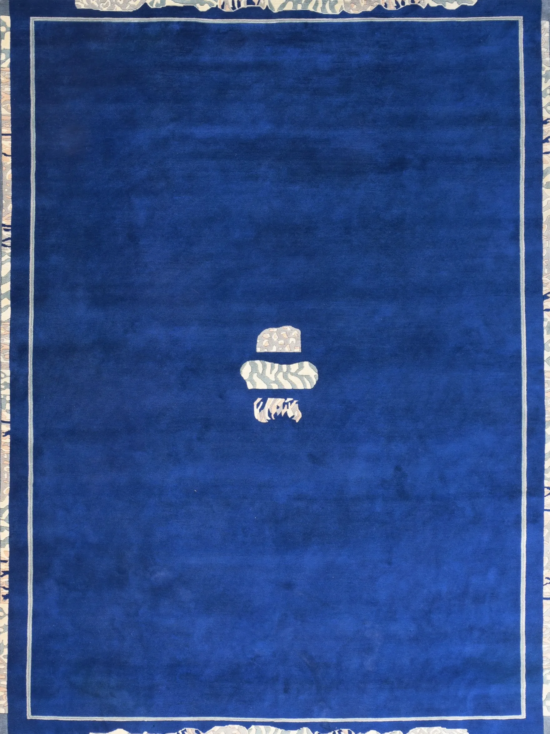 Handgeknüpfter Tibeter Teppich in blau mit Retro-Bordüre – Neuwertig