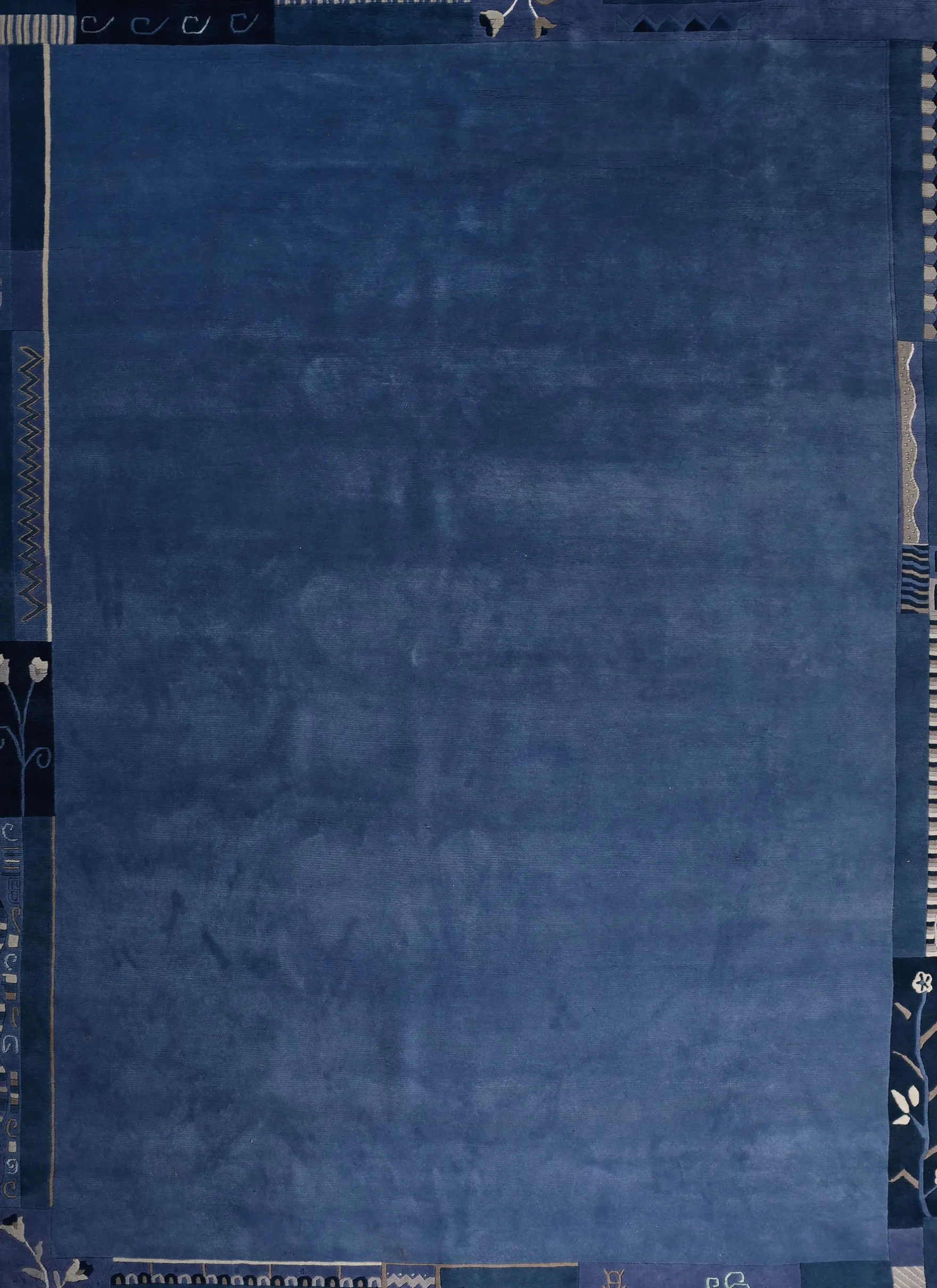Handgeknüpfter tibetischer Teppich in blau grau mit Retro Bordüre – Neuwertig