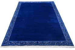 Handgeknüpfter tibetischer Teppich in blau mit Retro-Bordüre – Neuwertig