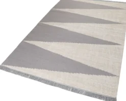 Kelim Teppich Grau Beige aus Naturfasern "Smart Triangle" WECONhome