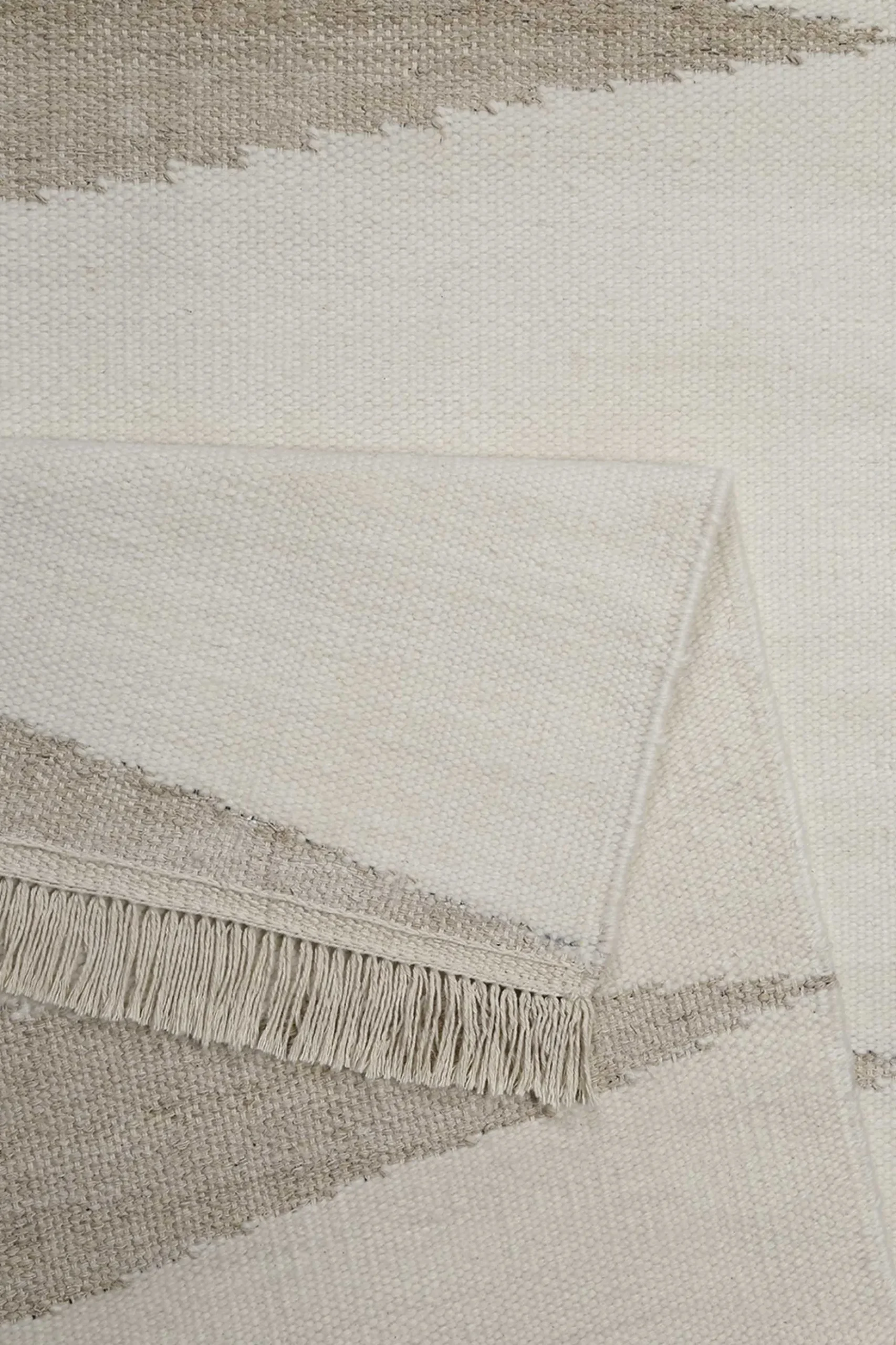 Kelim Teppich Sand Beige aus Naturfasern "Smart Triangle" WECONhome