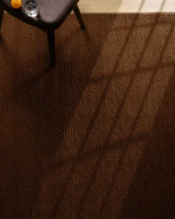 Kurzflor Teppich aus Schurwolle Braun