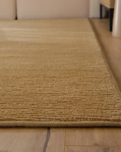 Kurzflor Teppich aus Schurwolle Karamell