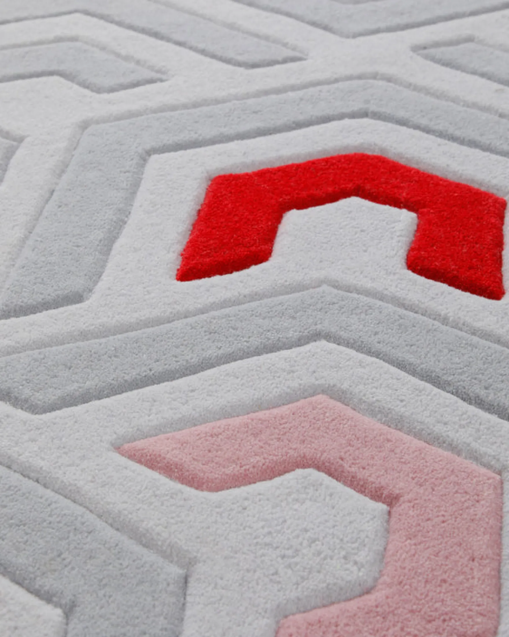 Labyrinth in Sand mit Rot - Hoch-Tief-Handtuft 160 x 230 cm